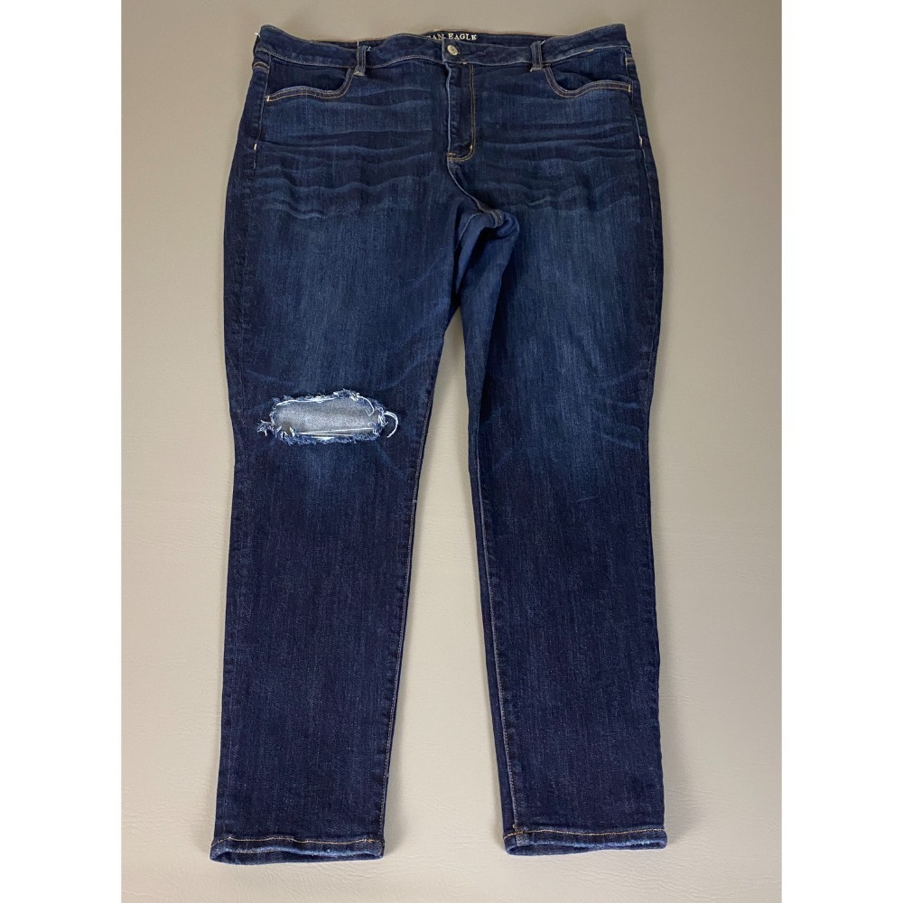 American Eagle Women's Blue Distressed Jeans